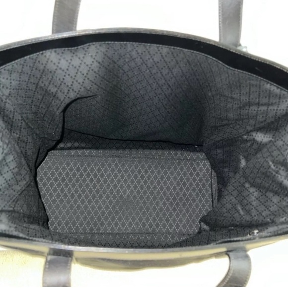 Gucci Black Tote Bag with Spacious Design and Durable Material - Picture 6 of 14